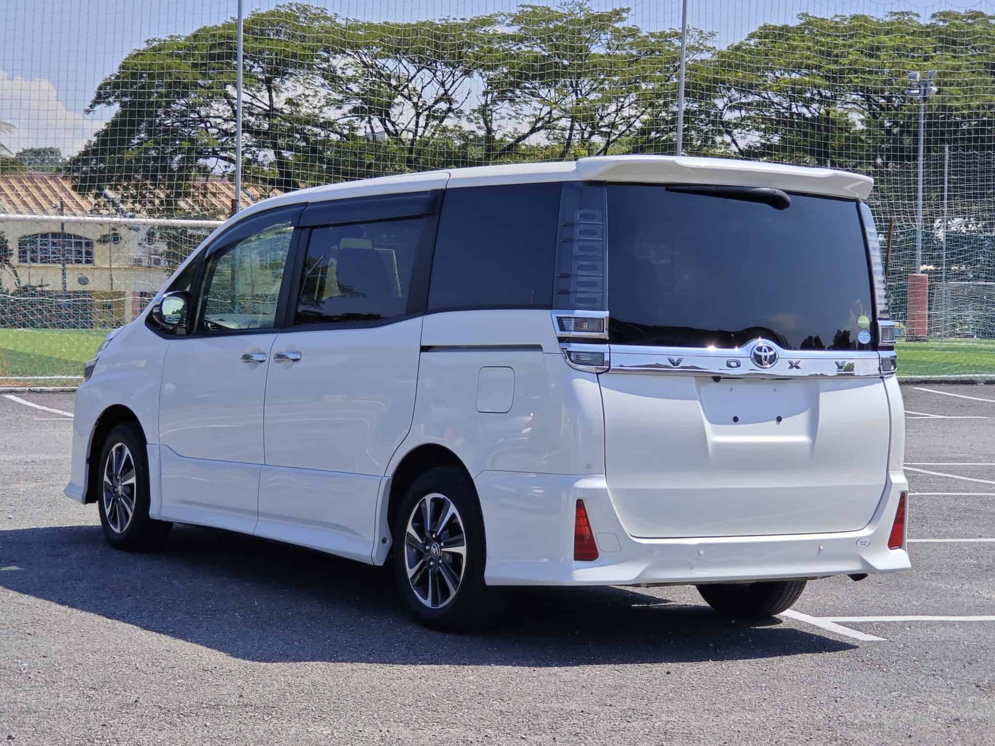 Car toyota voxy